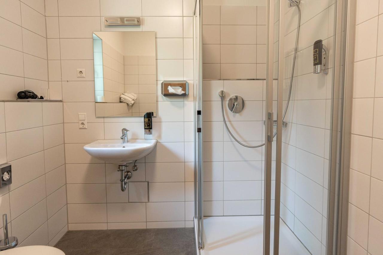Hotel Am Roemerplatz Ulm Bagian luar foto
