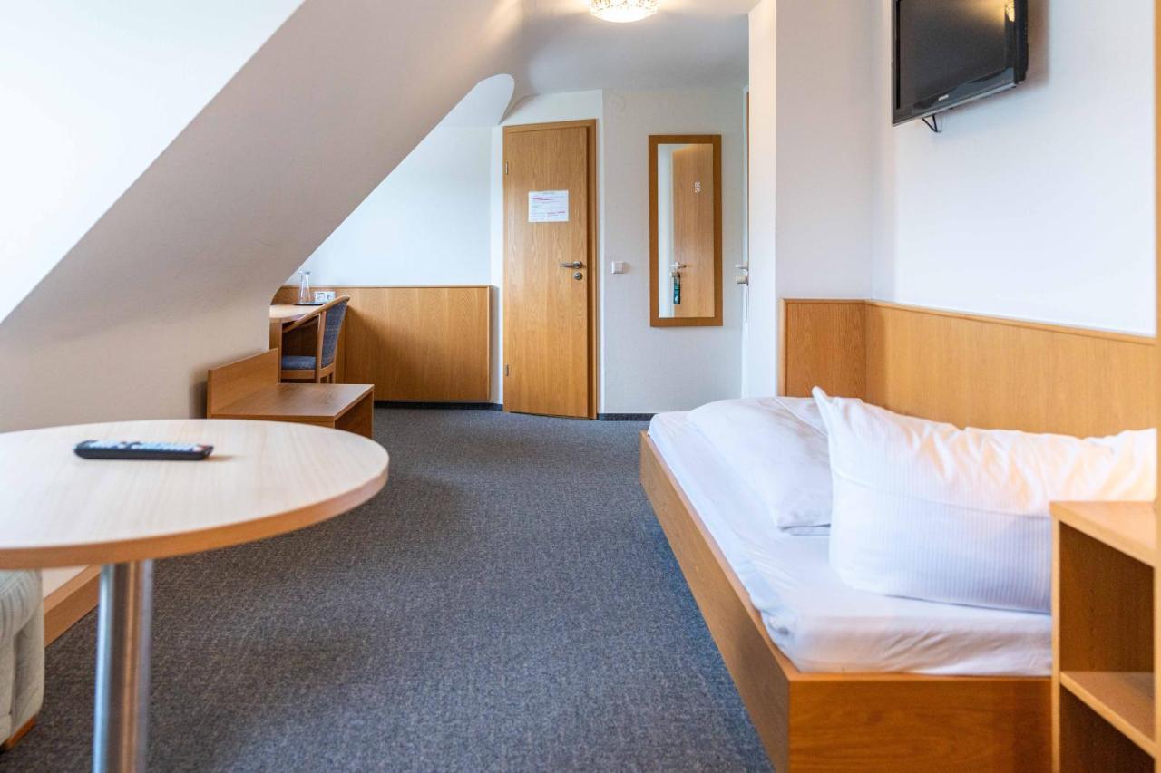 Hotel Am Roemerplatz Ulm Bagian luar foto