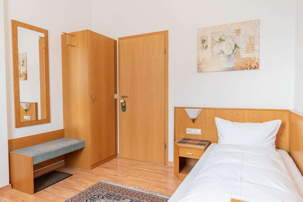 Hotel Am Roemerplatz Ulm Bagian luar foto