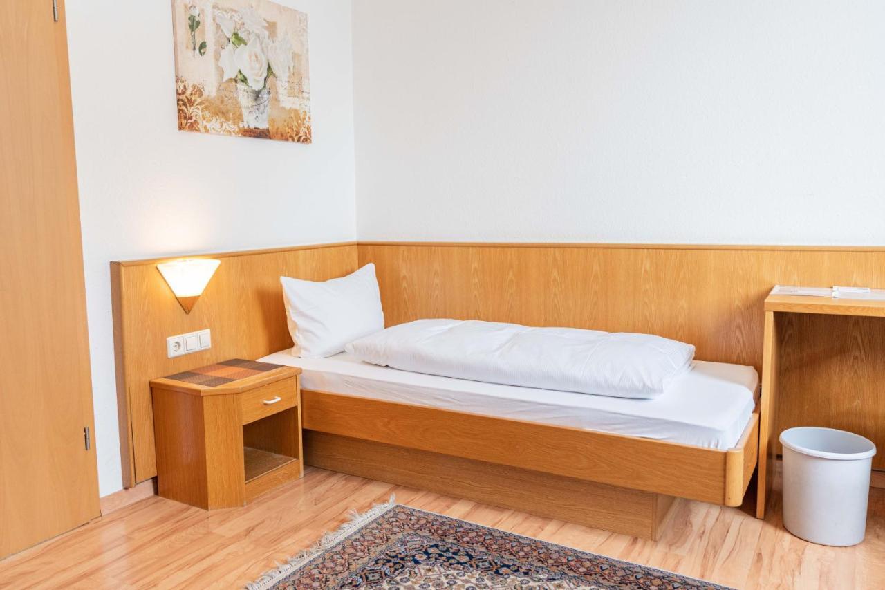Hotel Am Roemerplatz Ulm Bagian luar foto