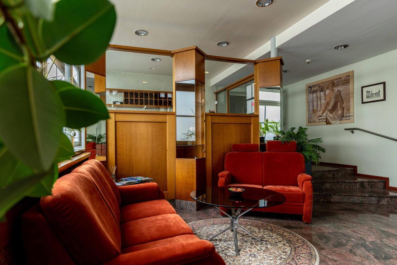 Hotel Am Roemerplatz Ulm Bagian luar foto