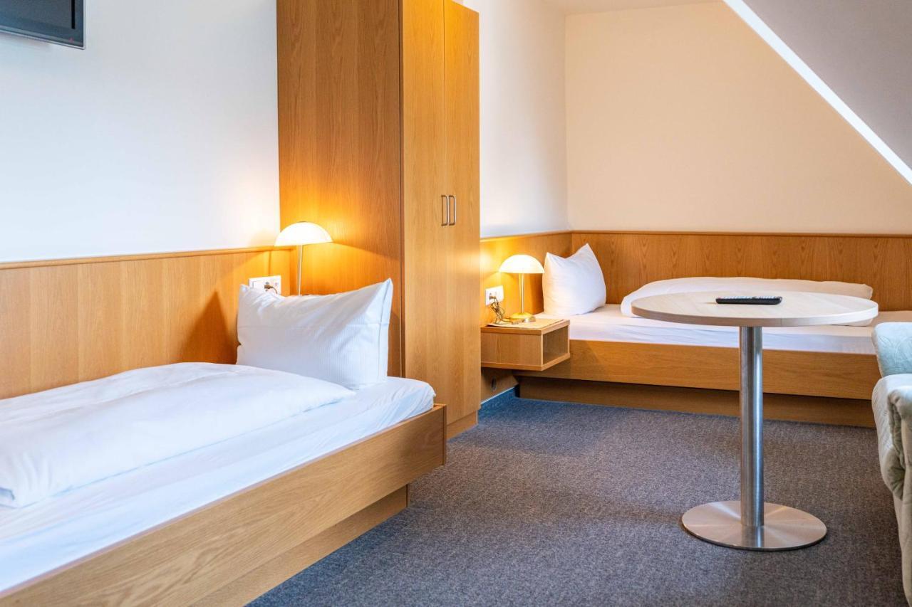 Hotel Am Roemerplatz Ulm Bagian luar foto
