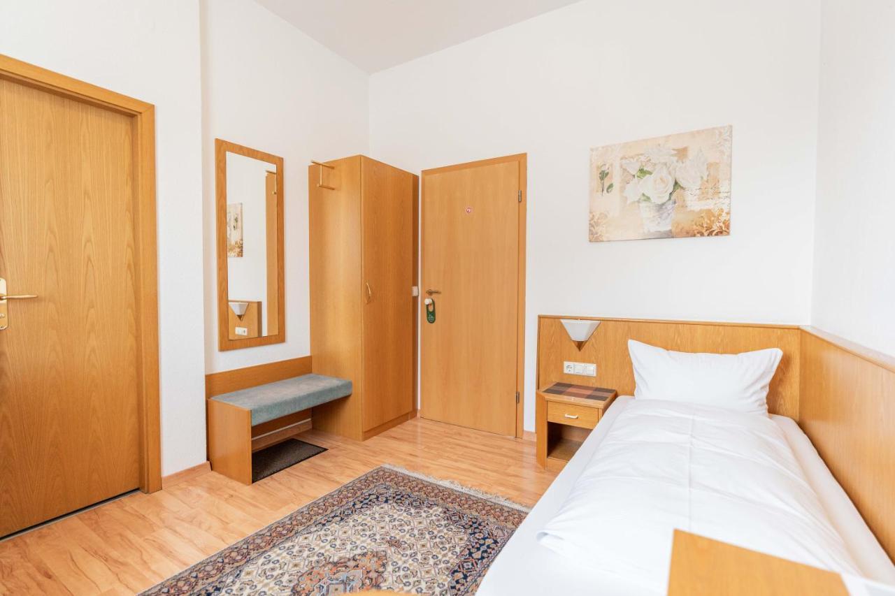 Hotel Am Roemerplatz Ulm Bagian luar foto