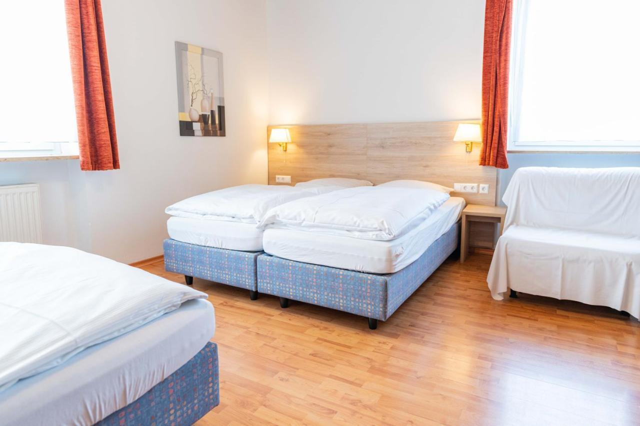 Hotel Am Roemerplatz Ulm Bagian luar foto