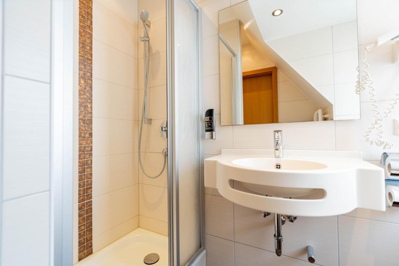 Hotel Am Roemerplatz Ulm Bagian luar foto