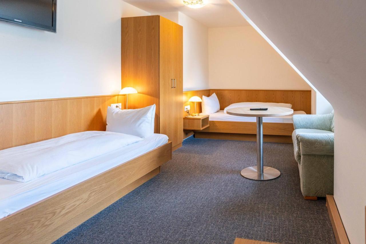 Hotel Am Roemerplatz Ulm Bagian luar foto