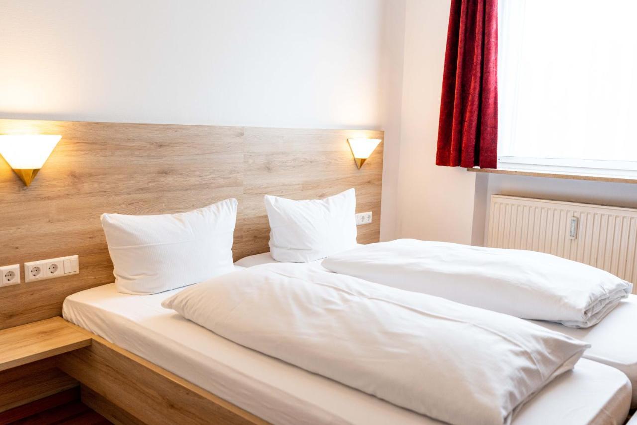 Hotel Am Roemerplatz Ulm Bagian luar foto