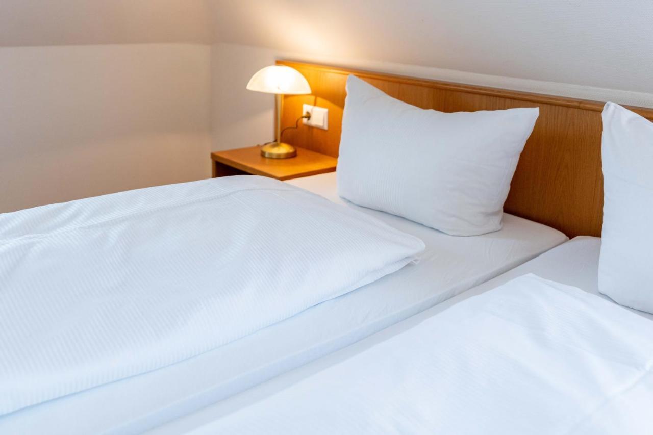 Hotel Am Roemerplatz Ulm Bagian luar foto