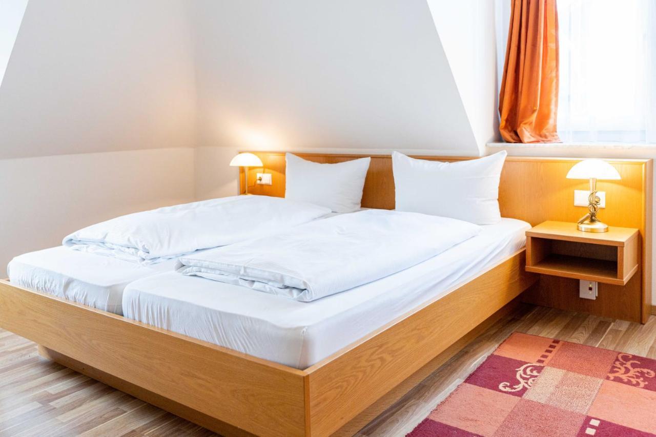 Hotel Am Roemerplatz Ulm Bagian luar foto