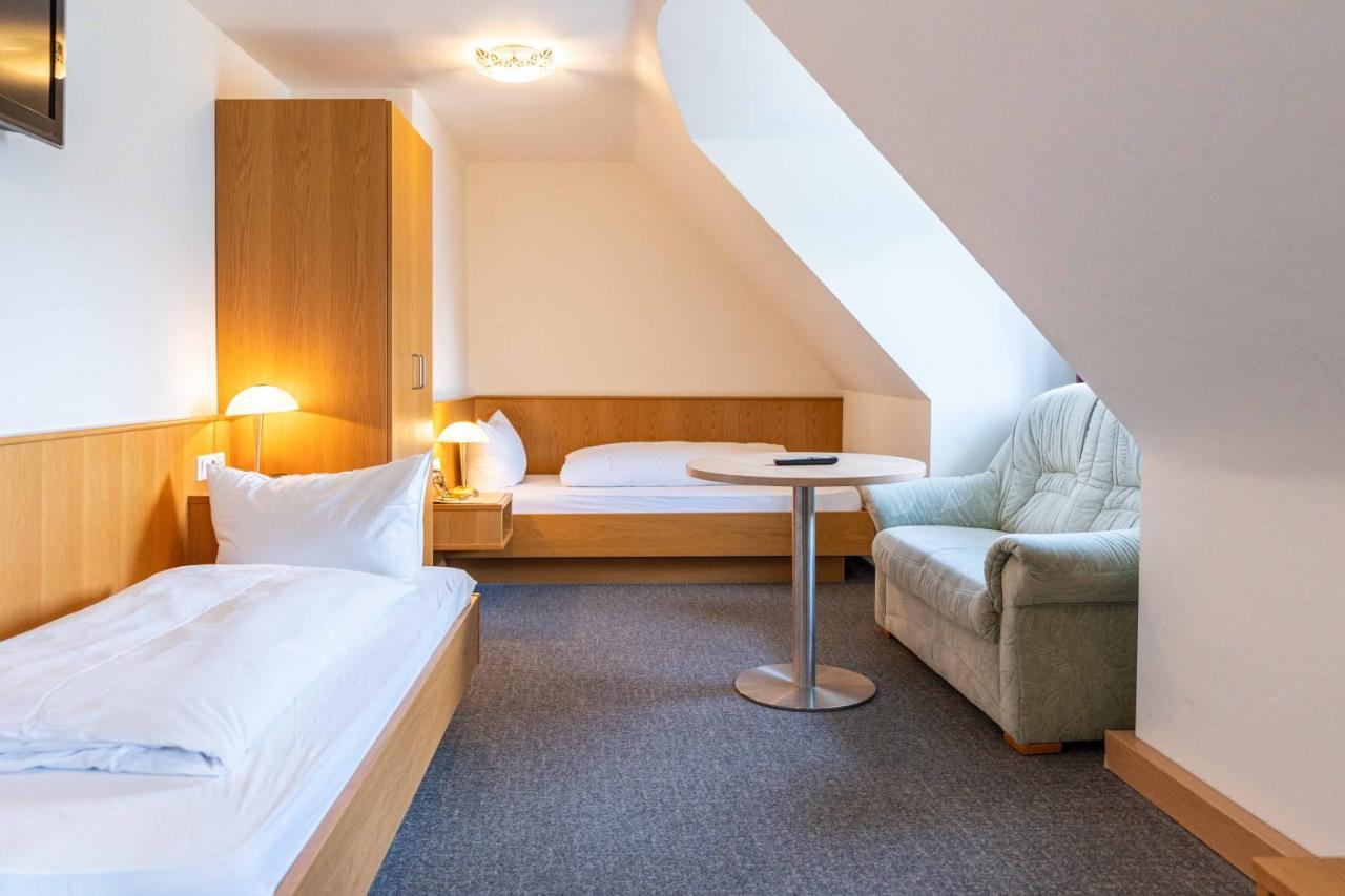 Hotel Am Roemerplatz Ulm Bagian luar foto