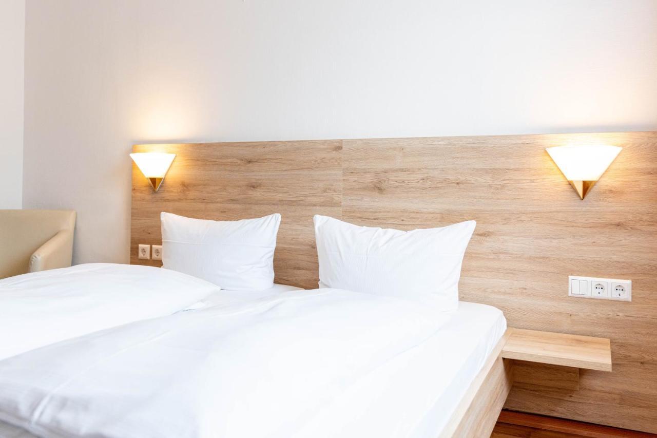 Hotel Am Roemerplatz Ulm Bagian luar foto