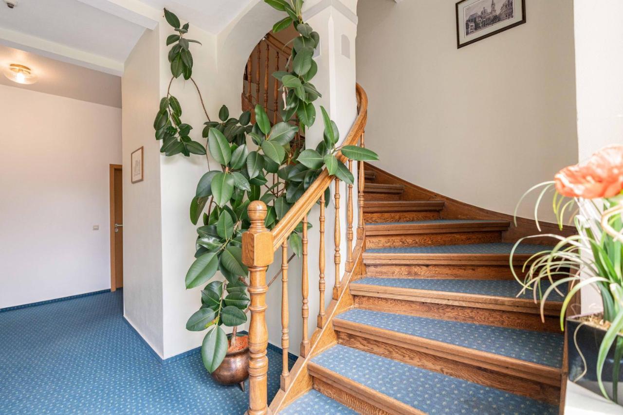 Hotel Am Roemerplatz Ulm Bagian luar foto
