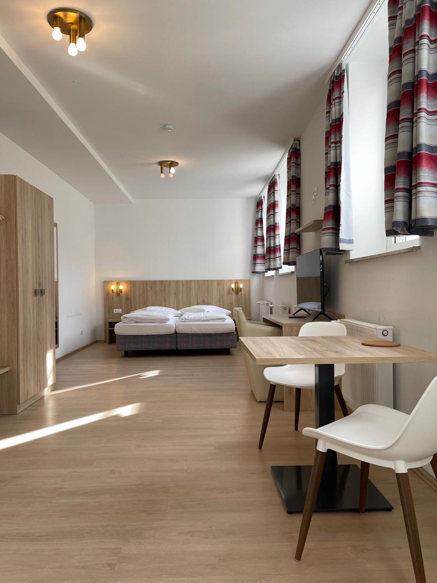 Hotel Am Roemerplatz Ulm Bagian luar foto