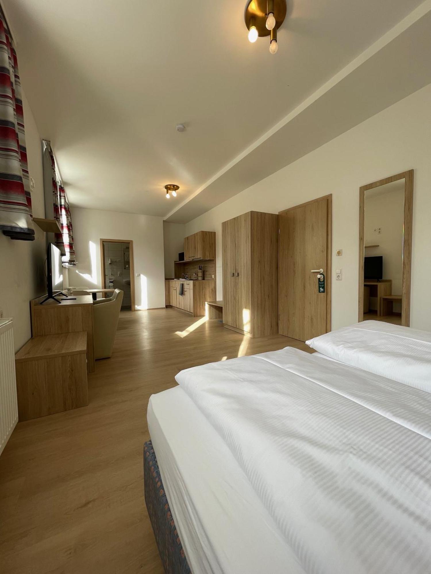 Hotel Am Roemerplatz Ulm Bagian luar foto