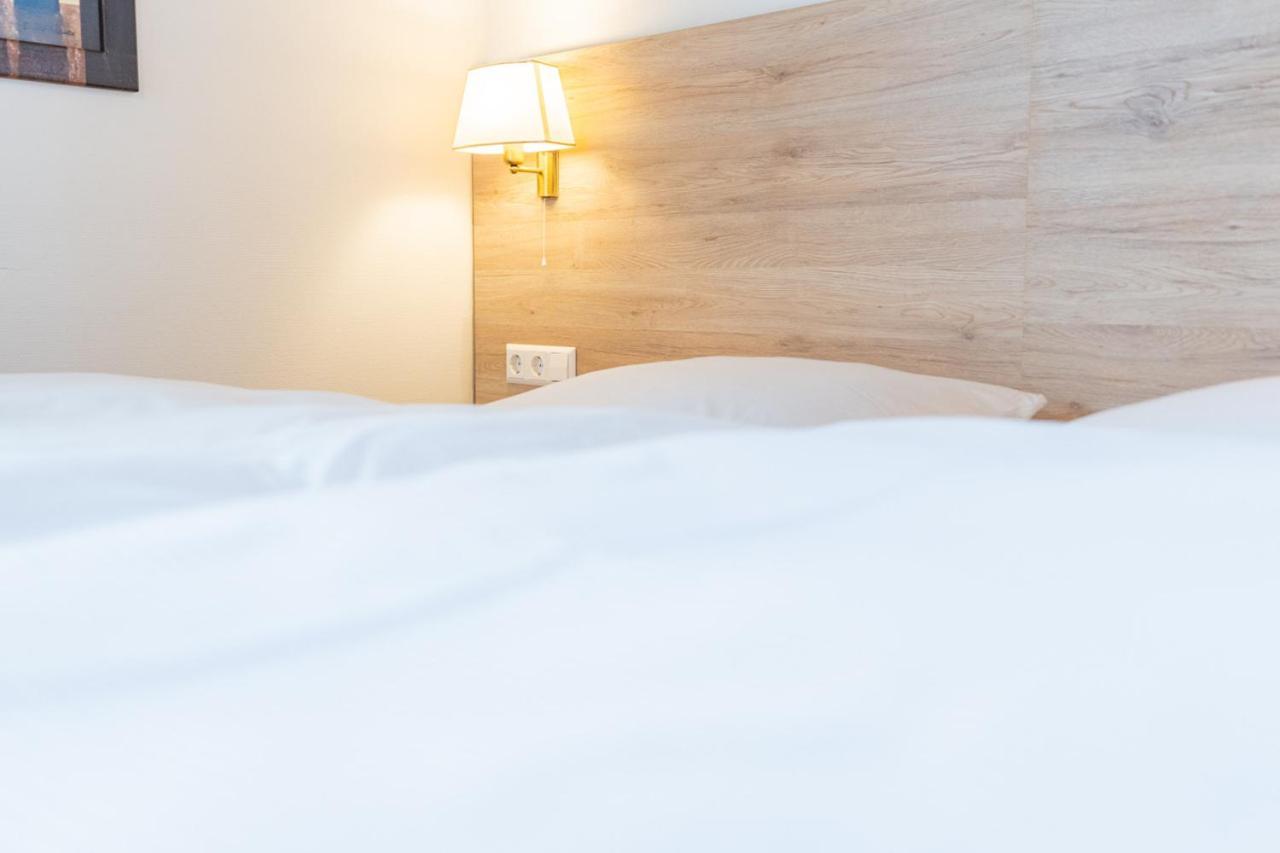 Hotel Am Roemerplatz Ulm Bagian luar foto