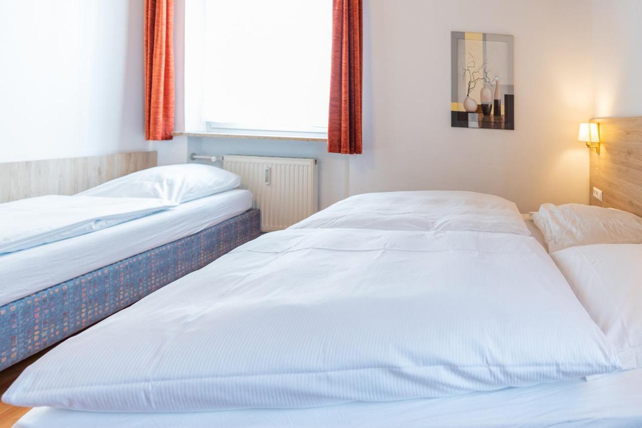 Hotel Am Roemerplatz Ulm Bagian luar foto