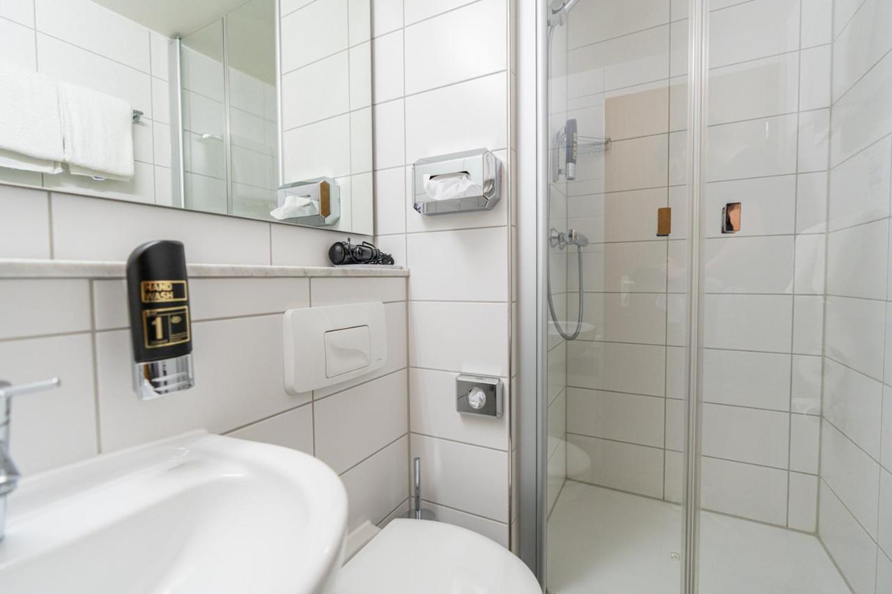 Hotel Am Roemerplatz Ulm Bagian luar foto