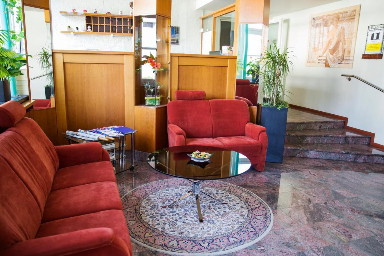 Hotel Am Roemerplatz Ulm Bagian luar foto